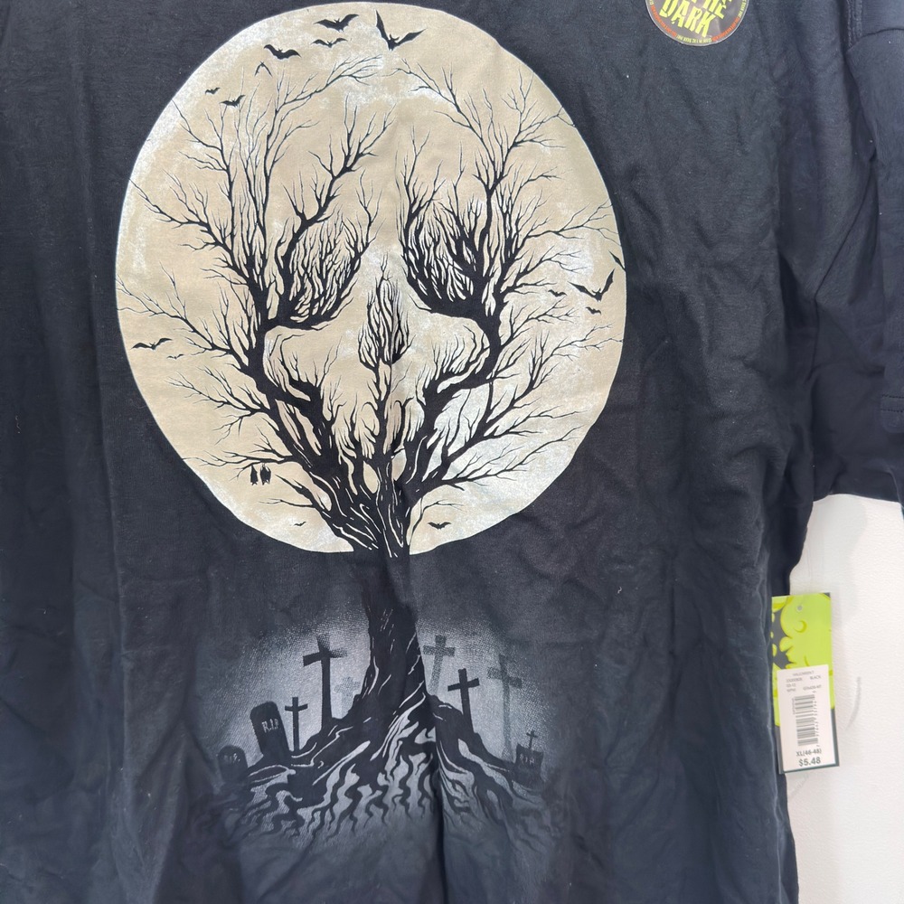 Halloween T-Shirt Black Cotton Glow in the Dark Skull Graveyard Tree Graphic XL